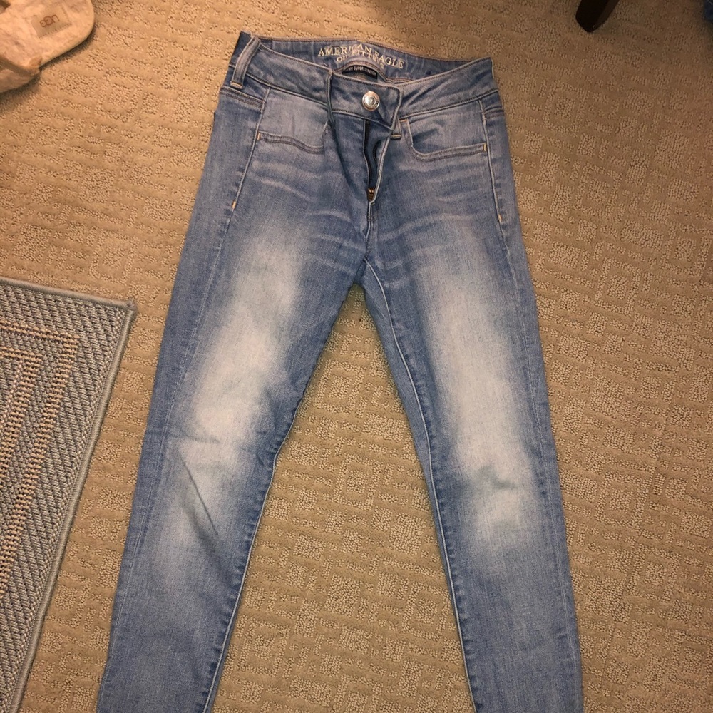 Light wash American Eagle mid rise jean